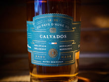 Laden Sie das Bild in den Galerie-Viewer, LAUX - Calvados Du Pays Dauge XO - Apfelbrand