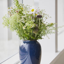 Laden Sie das Bild in den Galerie-Viewer, Bitz - Steingut Vase Dunkelblau, 25 cm
