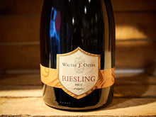 Laden Sie das Bild in den Galerie-Viewer, Walter J. Oster - Riesling Brut 2020