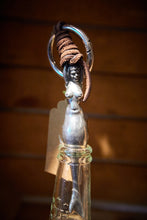 Laden Sie das Bild in den Galerie-Viewer, Neptunsgeschmeide – Flaschennixe aus Zinn - Schlüsselanhänger